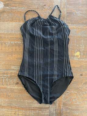 Janela Bay Black and White Striped Twist Back One Piece Swimsuit Size M